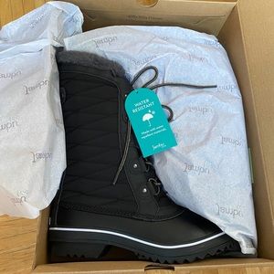 BRAND NEW!!!!! Fur lined boots